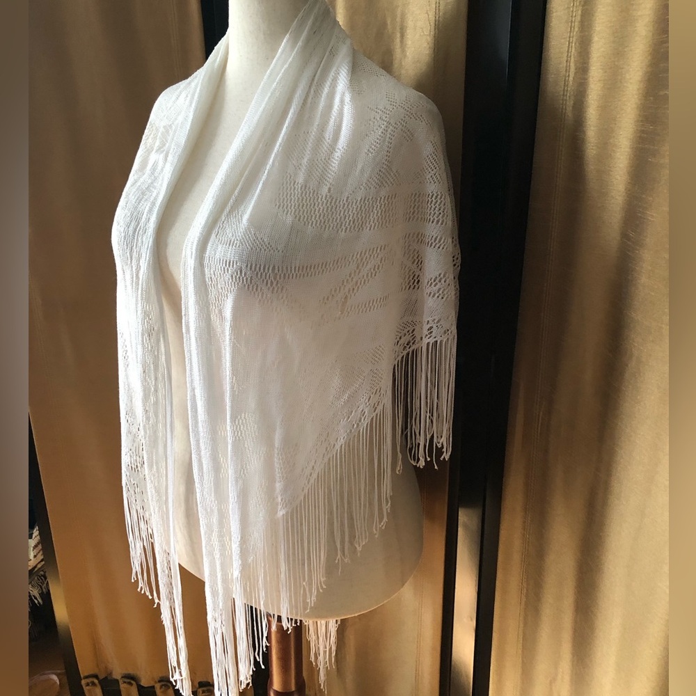 Elegant White 2 Swans Fringe Shawl